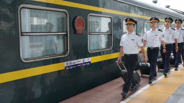 实盘配资查询 中越国际旅客列车5月25日起恢复开行，今天18时开始售票
